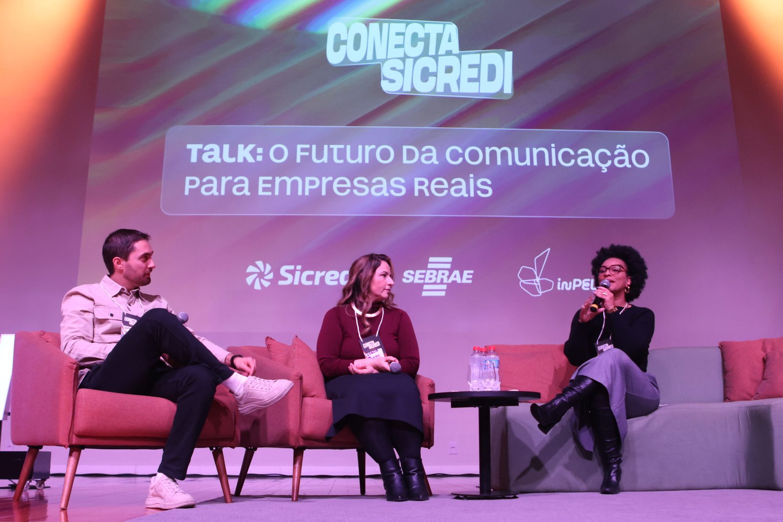 Planejamento, autenticidade e inteligência artificial pautam debate sobre o futuro da comunicação no Conecta Sicredi